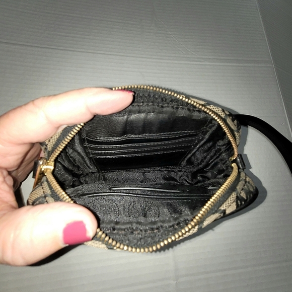 Michael Kors Black/Tan Mini Crossbody with Gold Hardwire - Picture 9 of 12